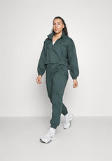 Hummingbird Windbreaker in Moss