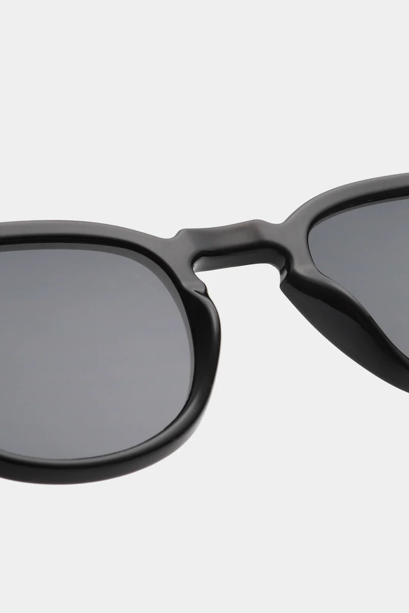 Bate Sunglasses in Black