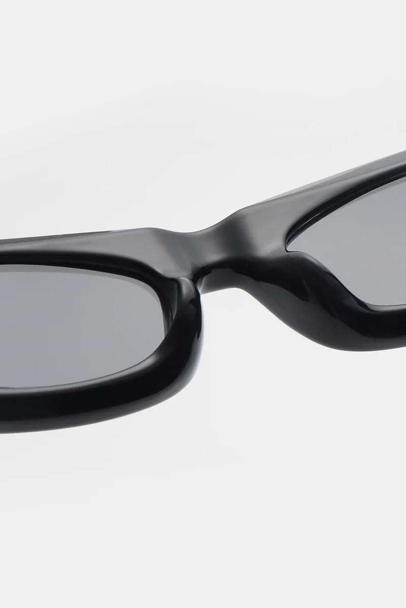 Frida Sunglasses in Black