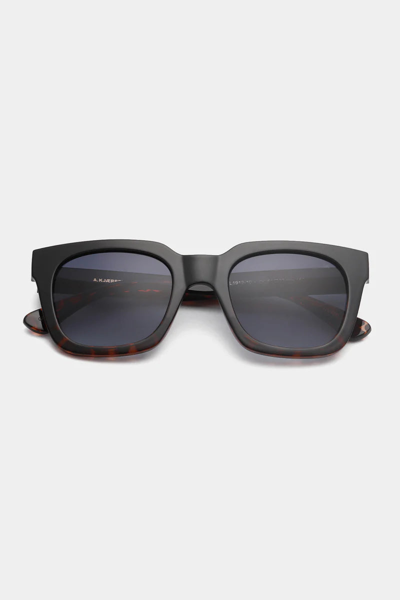 Nancy Sunglasses in Black Demi Tortoise