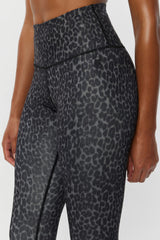 Leggings in Grey Leopard Print