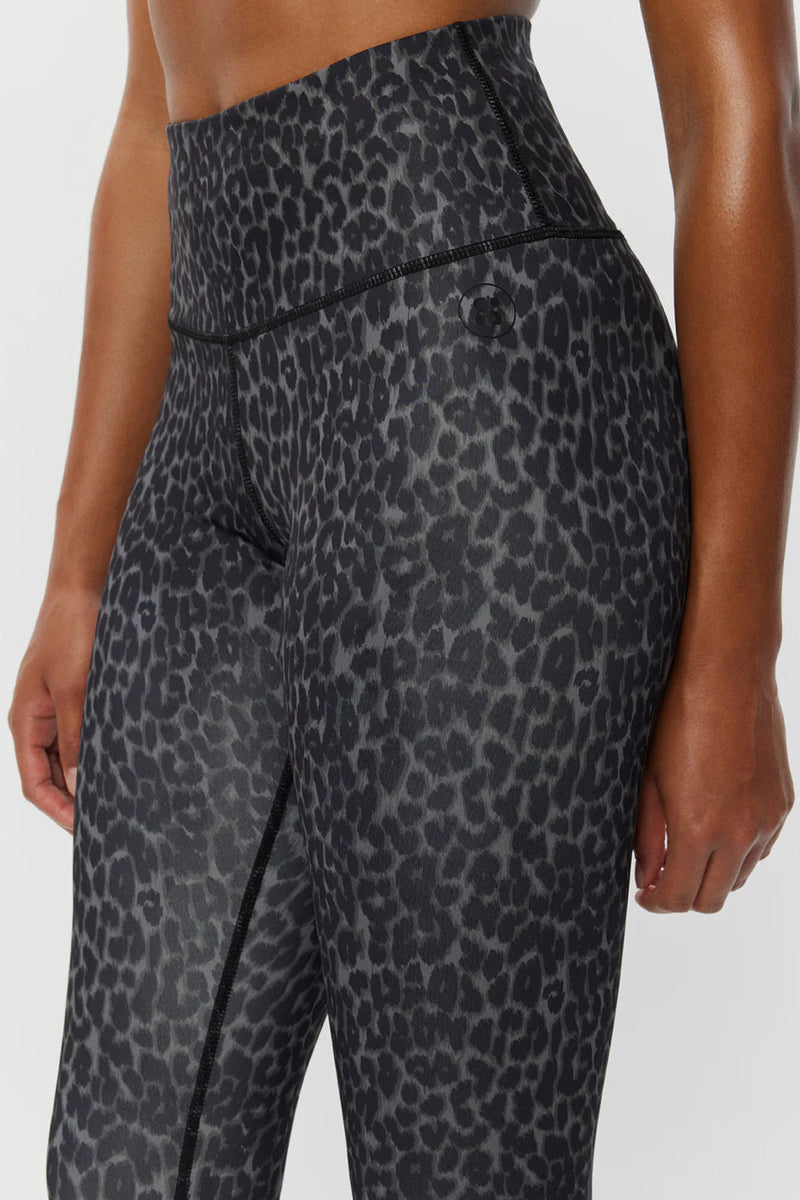 Leggings in Grey Leopard Print