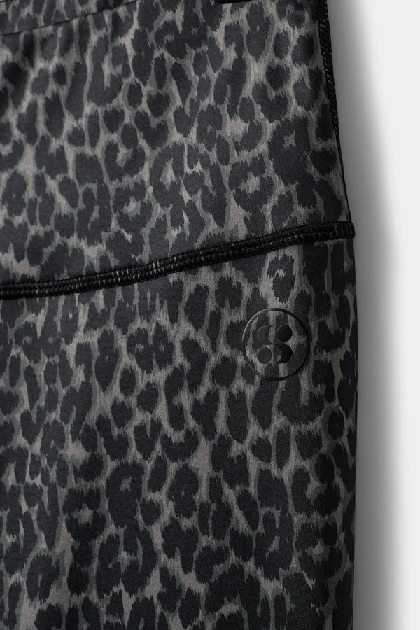 Leggings in Grey Leopard Print
