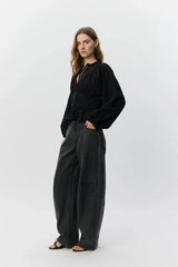 Barrel Shaped Jeans in Washed Black