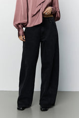 Barrel Shaped Jeans in Washed Black