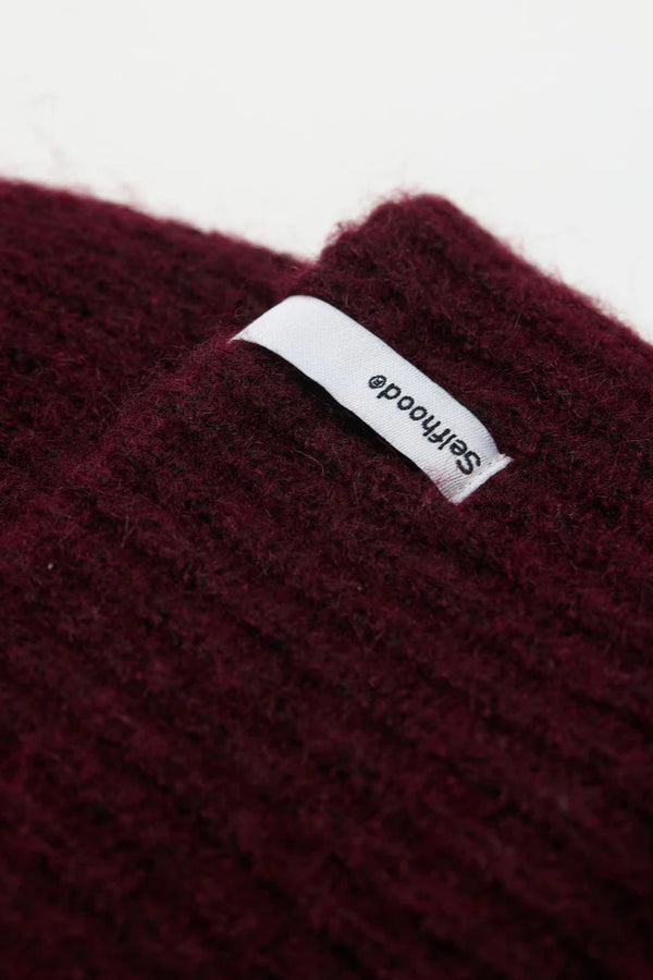 Fluffy Beanie in Burgundy