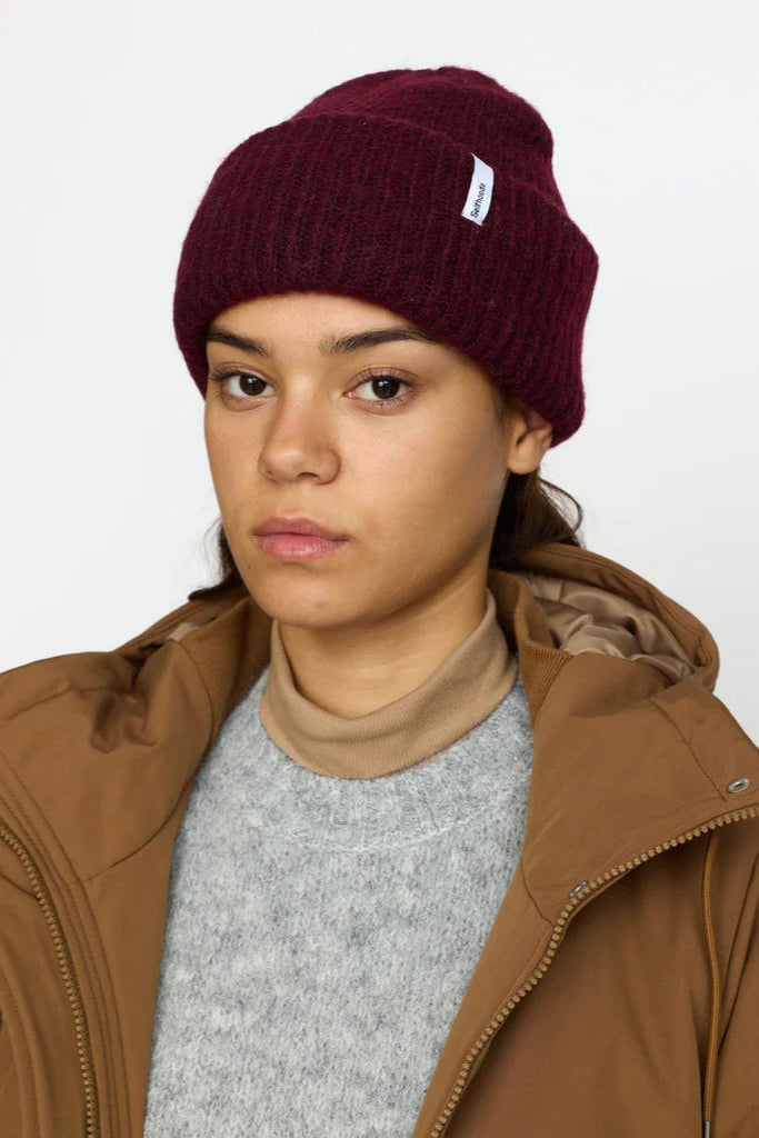 Fluffy Beanie in Burgundy