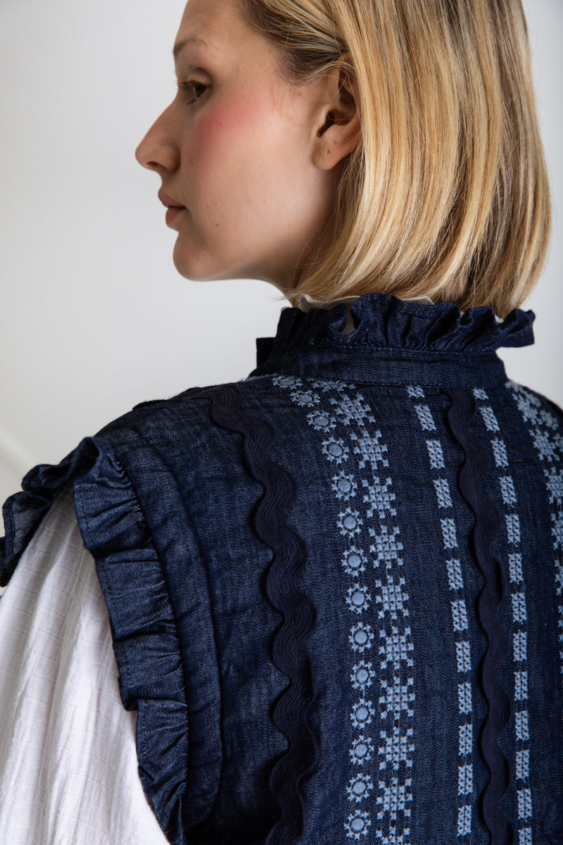 Gwen Gillet in Dark Denim