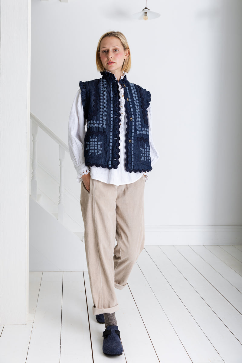 Gwen Gillet in Dark Denim