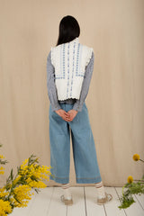 Gwen Gillet in Ecru