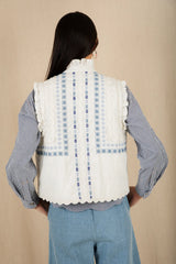 Gwen Gillet in Ecru