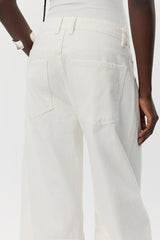 Barrel Shaped Jeans in Off White