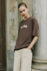 Le Club Slogan T-shirt in Brown