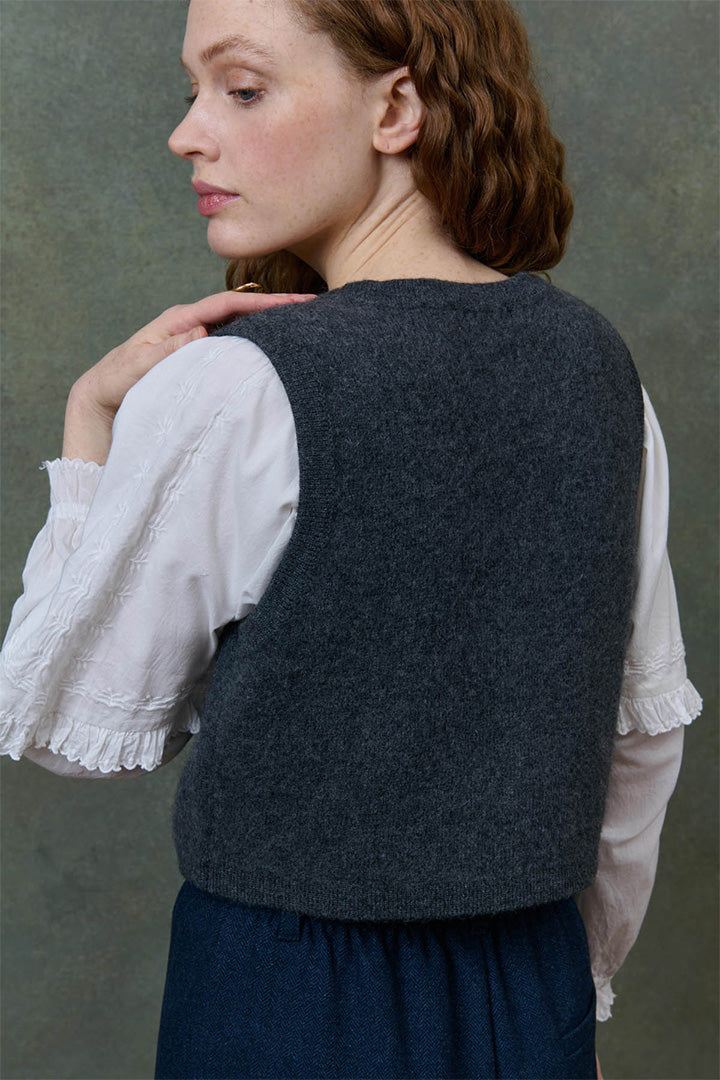 Embroidered Sleeveless Knit Vest