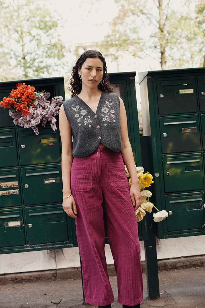 Embroidered Sleeveless Knit Vest