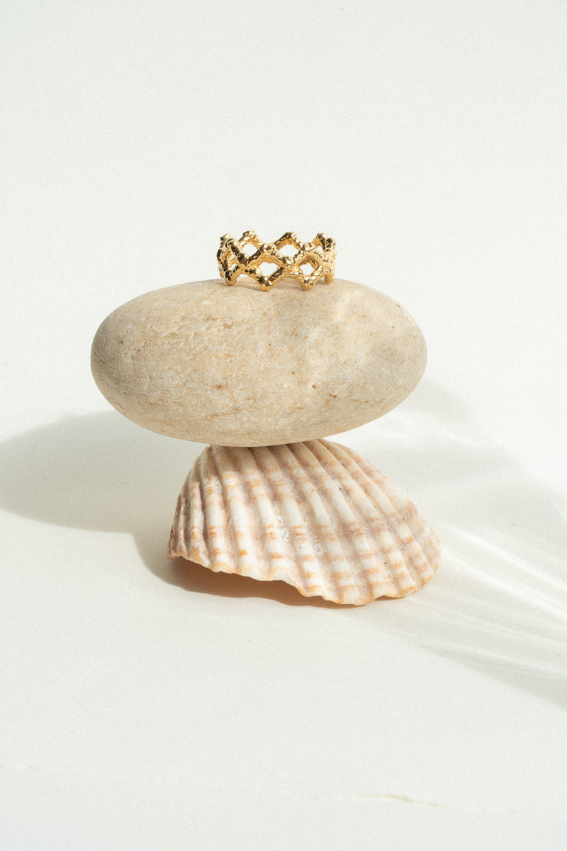 Coastal Knot Ring in Gold