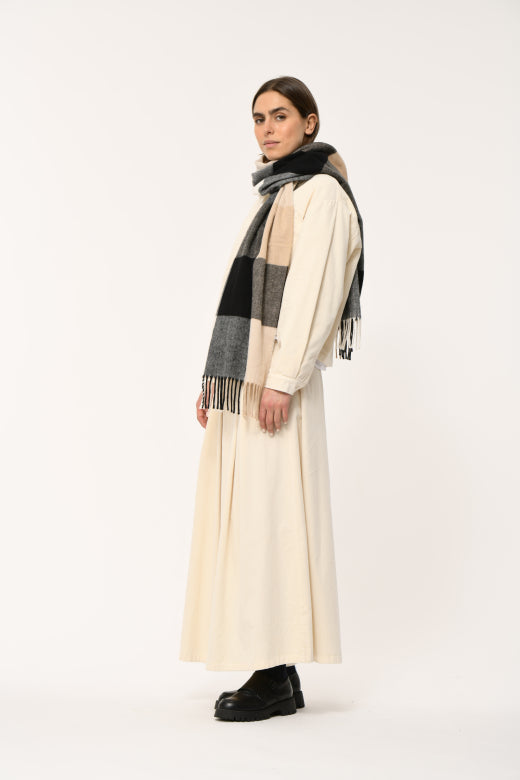 Check Scarf in Beige & Black