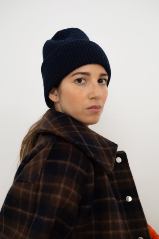 Leo Beanie in Navy