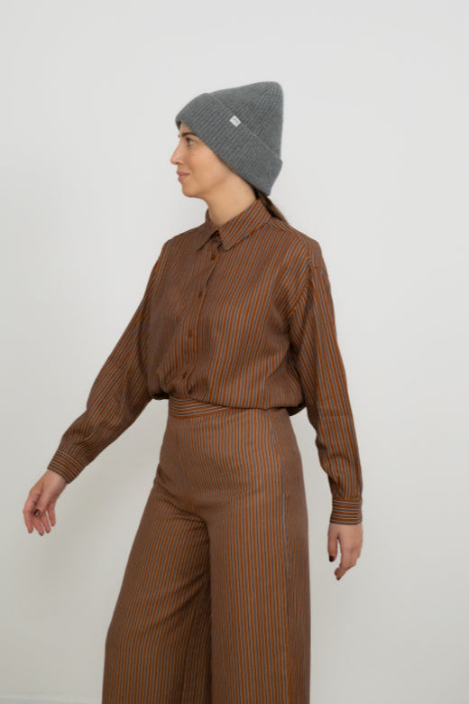 Leo Beanie in Dark Grey
