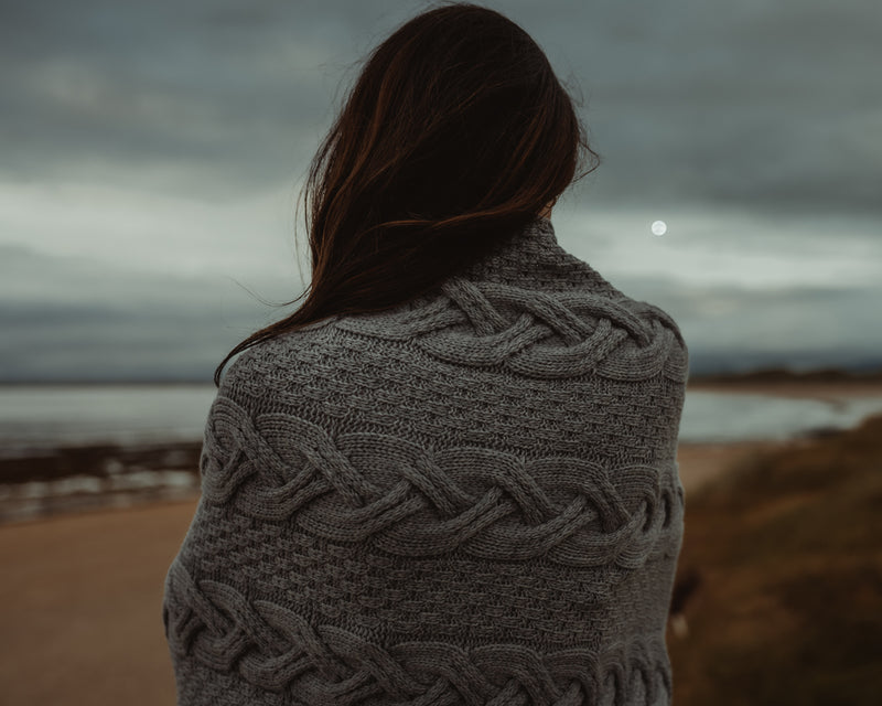 Aran Knit Throw in Soft Grey